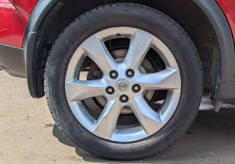 Подержанный автомобиль Nissan Juke 2011 года (15 фото)