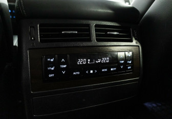 Подержанный автомобиль Toyota Land Cruiser Suv 2015 года (22 фото)