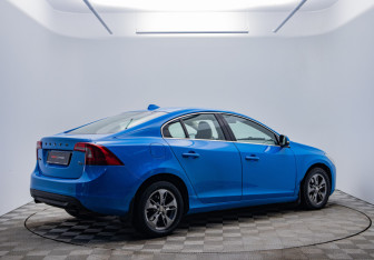 Подержанный автомобиль Volvo S60 2012 года (5 фото)