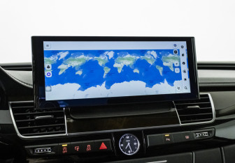 Подержанный автомобиль Audi A8 2014 года (17 фото)