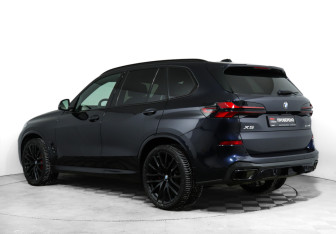 Подержанный автомобиль BMW X5 2023 года (7 фото)