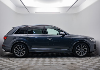 Подержанный автомобиль Audi Q7 2019 года (6 фото)
