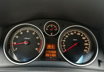 Подержанный автомобиль Opel Zafira Compactvan 2012 года (13 фото)