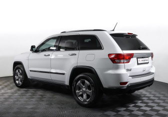 Подержанный автомобиль Jeep Grand Cherokee 2012 года (7 фото)