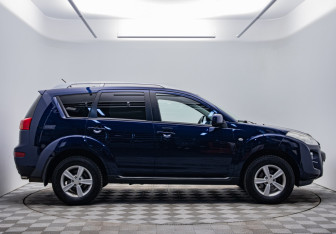 Подержанный автомобиль Peugeot 4007 2011 года (6 фото)