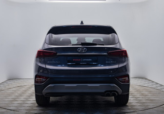 Подержанный автомобиль Hyundai Santa Fe 2018 года (4 фото)