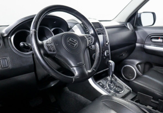 Подержанный автомобиль Suzuki Grand Vitara 2013 года (9 фото)