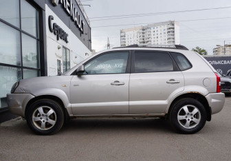 Подержанный автомобиль Hyundai Tucson 2006 года (8 фото)