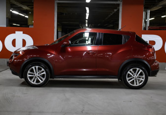 Подержанный автомобиль Nissan Juke 2013 года (8 фото)