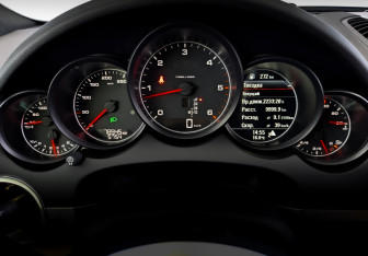 Подержанный автомобиль Porsche Cayenne 2017 года (13 фото)