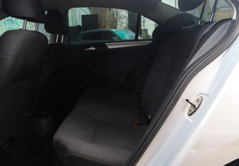 Подержанный автомобиль Volkswagen Jetta Sedan 2011 года (10 фото)