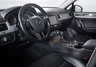 Подержанный автомобиль Volkswagen Touareg 2017 года (14 фото)