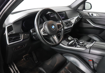 Подержанный автомобиль BMW X5 2020 года (12 фото)