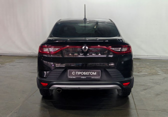 Подержанный автомобиль Renault Arkana 2019 года (6 фото)