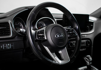 Подержанный автомобиль Kia Ceed Wagon 2021 года (13 фото)