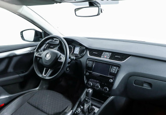 Подержанный автомобиль Skoda Octavia Liftback 2017 года (7 фото)