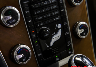 Подержанный автомобиль Volvo XC60 2017 года (17 фото)