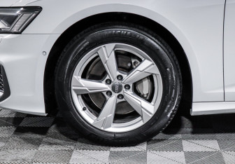 Подержанный автомобиль Audi A6 Sedan 2019 года (15 фото)
