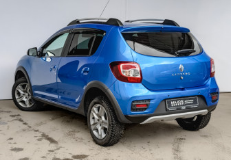 Подержанный автомобиль Renault Sandero 2021 года (7 фото)