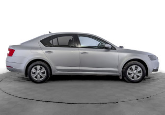 Подержанный автомобиль Skoda Octavia Liftback 2019 года (4 фото)