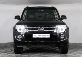 Подержанный автомобиль Mitsubishi Pajero 2013 года (2 фото)