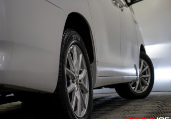 Подержанный автомобиль Toyota Alphard 2013 года (29 фото)