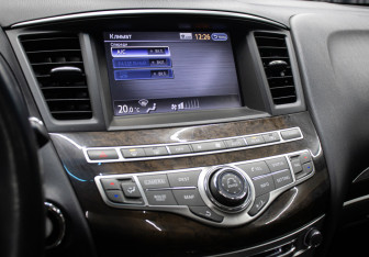 Подержанный автомобиль Infiniti QX60 2014 года (19 фото)
