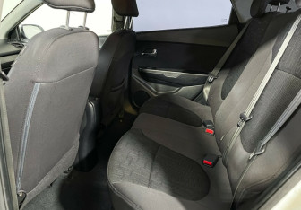 Подержанный автомобиль Kia Rio Sedan 2014 года (12 фото)