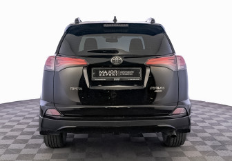 Подержанный автомобиль Toyota RAV4 2018 года (6 фото)