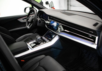 Подержанный автомобиль Audi Q7 2024 года (25 фото)
