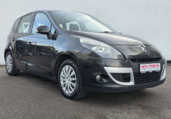 Подержанный автомобиль Renault Scenic 2010 года (3 фото)