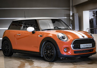 Подержанный автомобиль MINI Hatch 2019 года (3 фото)