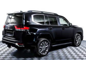 Подержанный автомобиль Toyota Land Cruiser Suv 2021 года (5 фото)