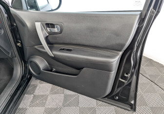 Подержанный автомобиль Nissan Qashqai 2008 года (24 фото)