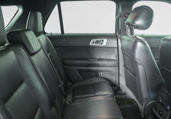 Подержанный автомобиль Ford Explorer 2012 года (13 фото)