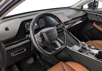 Подержанный автомобиль Omoda C5 2023 года (15 фото)