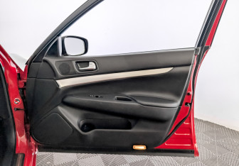 Подержанный автомобиль Infiniti G Sedan 2013 года (25 фото)