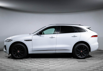 Подержанный автомобиль Jaguar F-Pace 2020 года (8 фото)