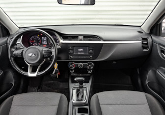 Подержанный автомобиль Kia Rio Hatchback 2021 года (12 фото)