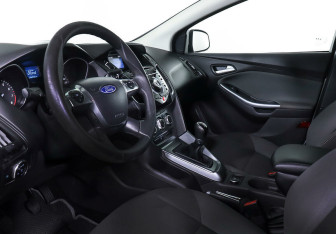 Подержанный автомобиль Ford Focus Sedan 2014 года (11 фото)
