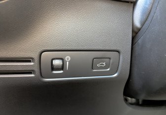 Подержанный автомобиль Volvo XC40 2020 года (28 фото)
