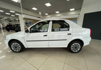 Подержанный автомобиль Renault Logan Sedan 2011 года (8 фото)