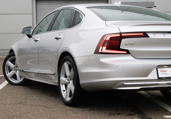 Подержанный автомобиль Volvo S90 2020 года (29 фото)