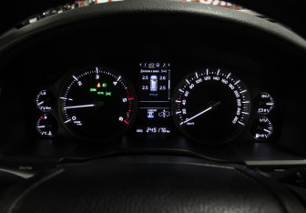 Подержанный автомобиль Toyota Land Cruiser Suv 2018 года (12 фото)