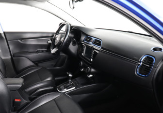 Подержанный автомобиль Kia Rio Sedan 2018 года (10 фото)