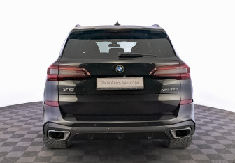 Подержанный автомобиль BMW X5 2021 года (6 фото)