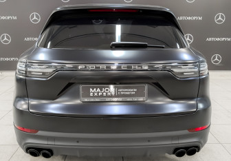 Подержанный автомобиль Porsche Cayenne 2020 года (6 фото)