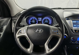 Подержанный автомобиль Hyundai ix35 2011 года (14 фото)