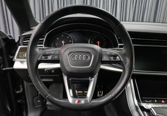 Подержанный автомобиль Audi Q8 2019 года (17 фото)