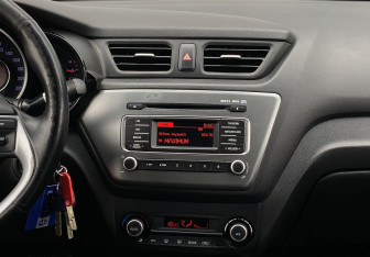 Подержанный автомобиль Kia Rio Sedan 2016 года (12 фото)